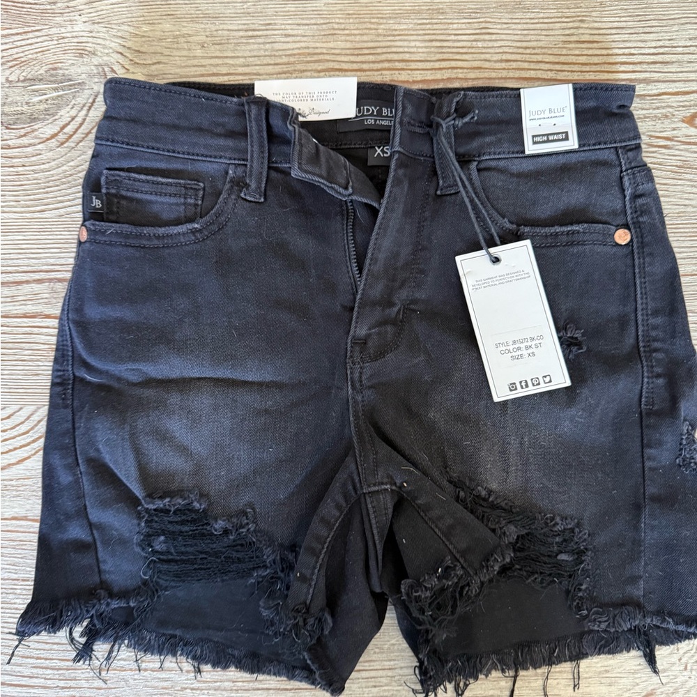 NWT Judy Blue Black Distressed Denim Shorts in XS